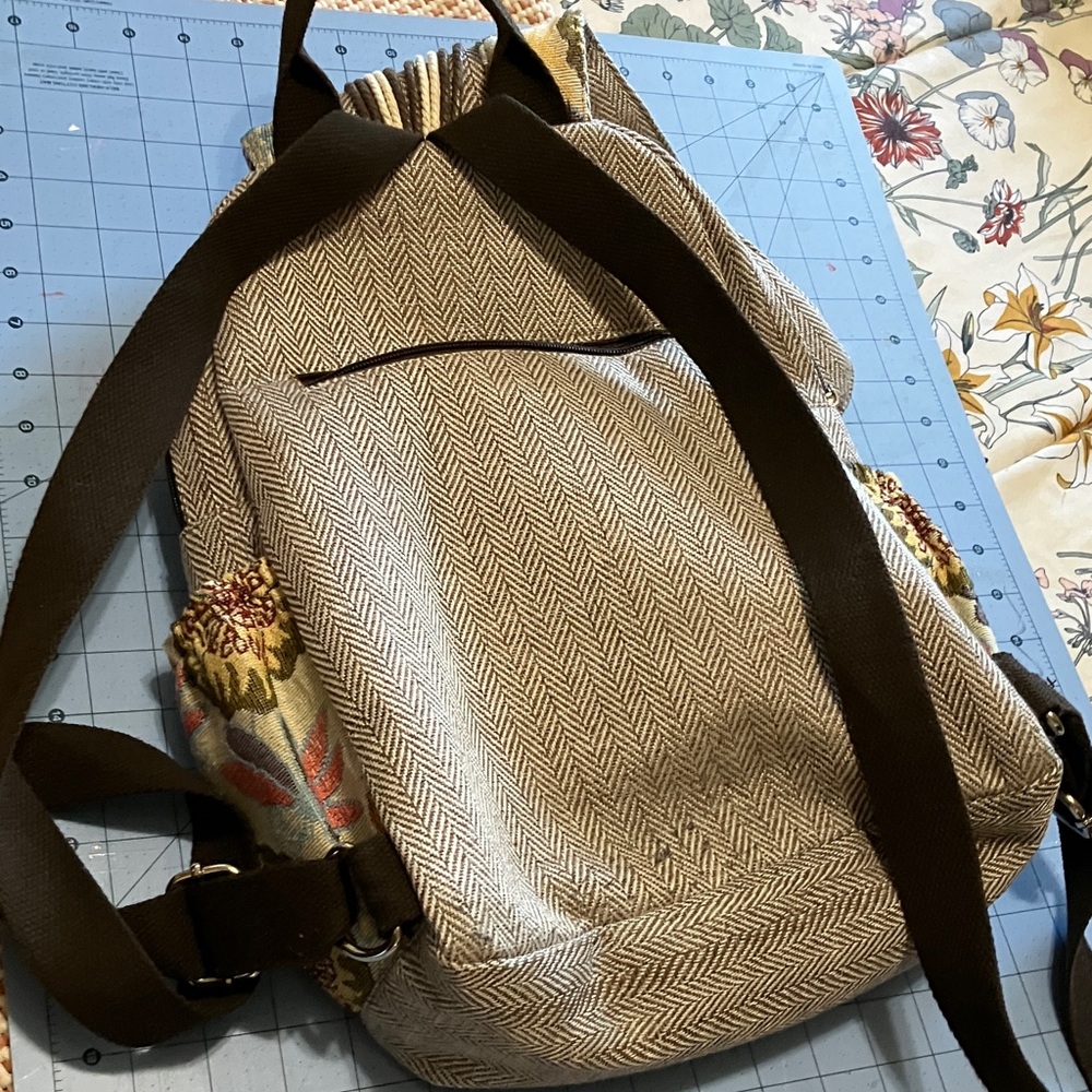 Floral Patterned Backpack - Picture 5 of 5